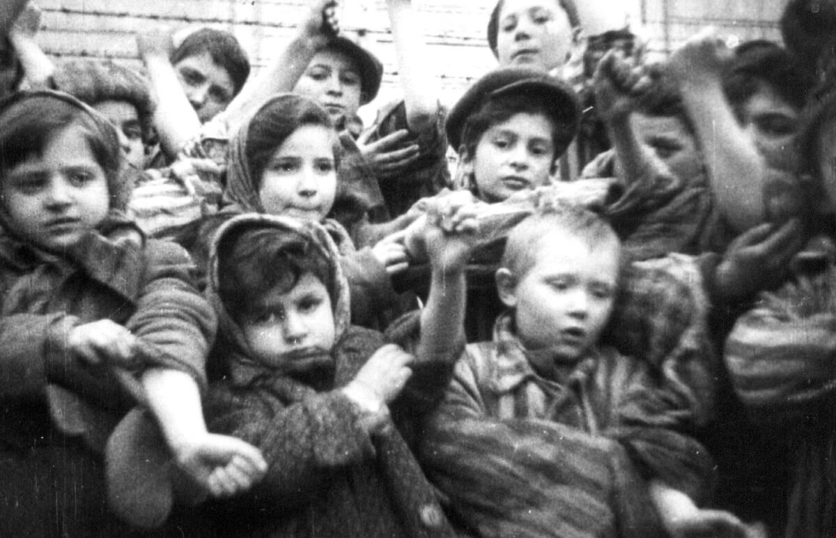Marcin Zegadło: Jest taka fotografia wykonana po wyzwoleniu obozu w Auschwitz