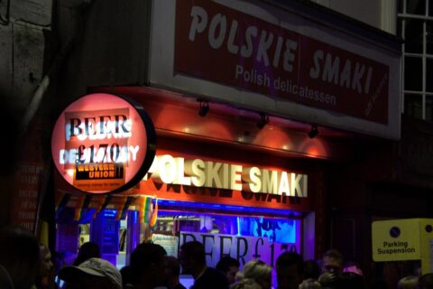 Prawo.pl: Czy osoby zatrudnione w Wielkiej Brytanii muszą płacić podatki w Polsce?