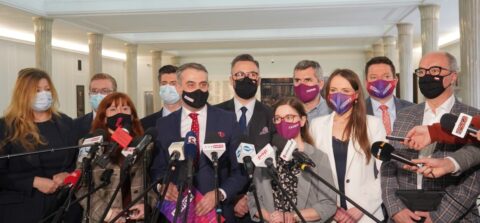 Lewica ratuje rząd PiS