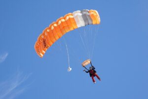 Spełnij swoje marzenie – skok ze spadochronem