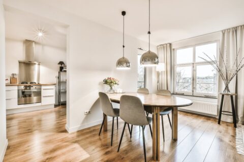 Modna jadalnia – wybieramy stylowe krzesła do jadalni