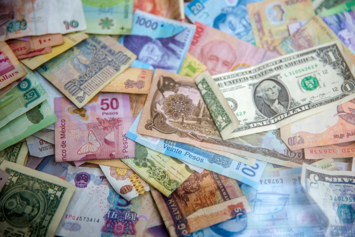 Od handlu wymiennego do własnej waluty: krótka historia pieniądza