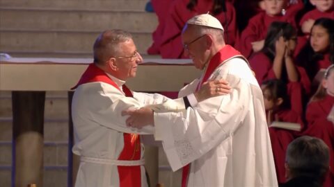 Prezydent Światowej Federacji Luterańskiej bp Munib A. Younan oraz papież Franciszek podczas nabożeństwa ekumenicznego w katedrze w Lund