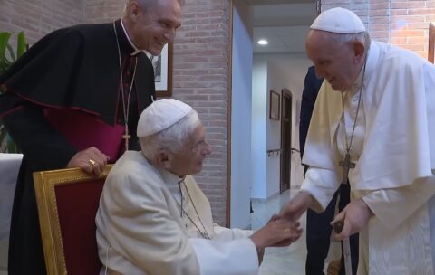 Watykan. Książka ujawnia trudne relacje pomiędzy emerytowanym papieżem i Franciszkiem