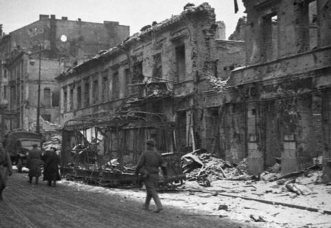 Adam Mazguła: 17 stycznia 1945 roku 1 Armia Wojska Polskiego będąca w strukturach Frontu Białoruskiego wyzwoliła ruiny Warszawy