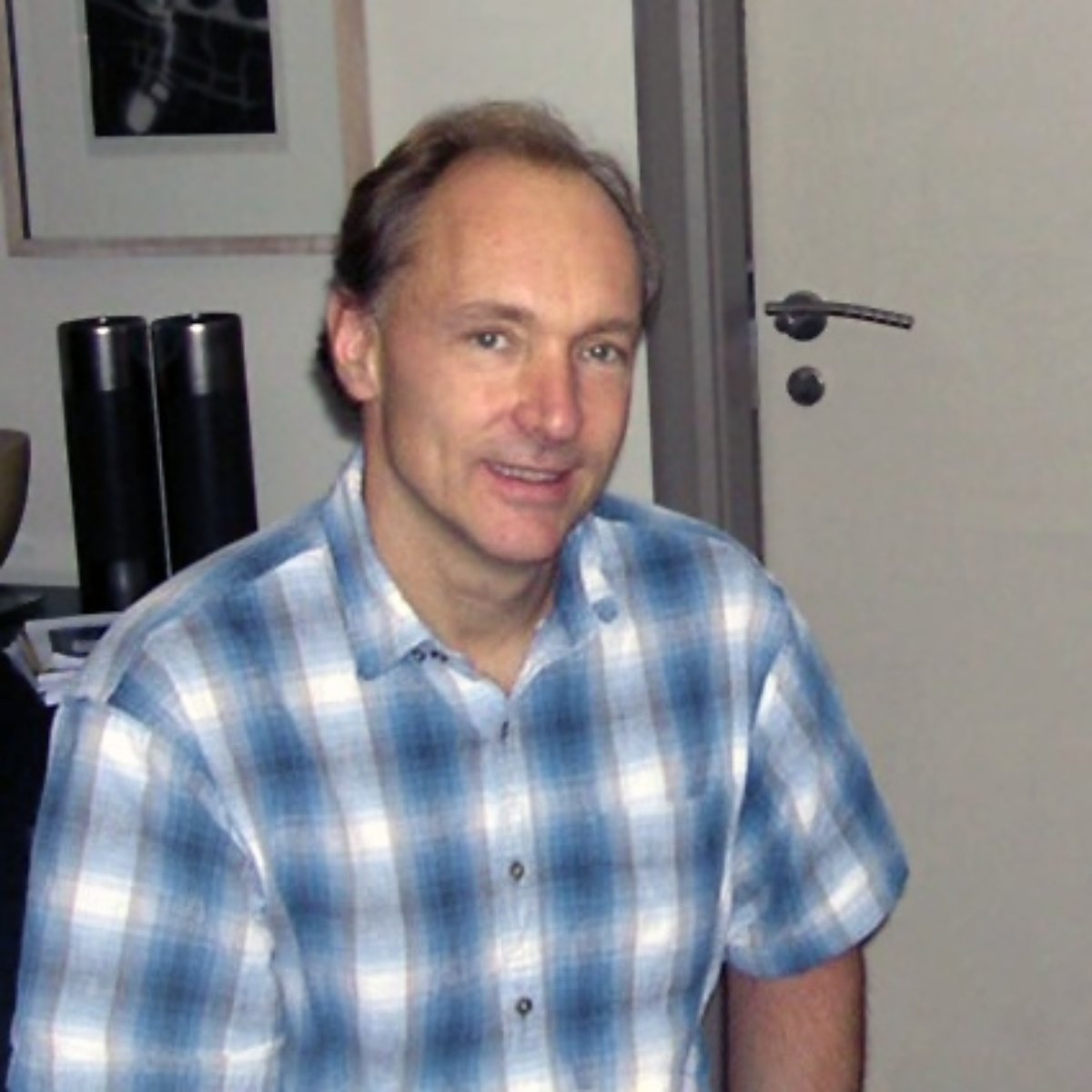 Sir Timothy John Berners-Lee (ur. 8 czerwca 1955 w Londynie) – brytyjski fizyk i programista, współtwórca i jeden z pionierów usługi WWW, jednej z najpopularniejszych usług internetowych. W 1994 roku został przewodniczącym W3C