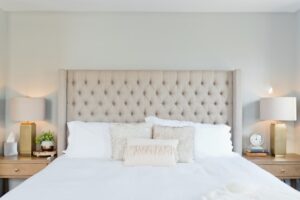 Łóżko tapicerowane – dlaczego warto na nie postawić?