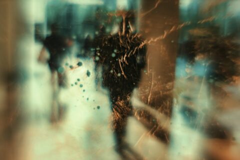 Dziwne marzenia senne. Dlaczego nasz umysł tworzy nietypowe obrazy nocą?