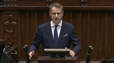 Pozbawienie uposażenia Marcina Romanowskiego – dlaczego to nie takie proste?