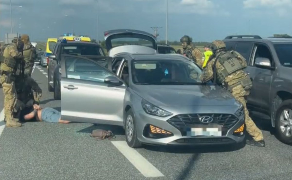 Sceny jak z filmu akcji. Spektakularna akcja policji: Zatrzymanie mężczyzn z narkotykami