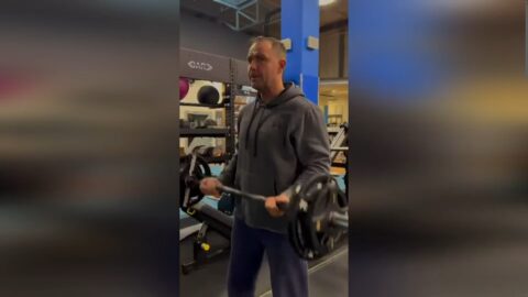 Bójka „70 na 70”, gangi i tatuaże. Kandydat PiS na celowniku mediów