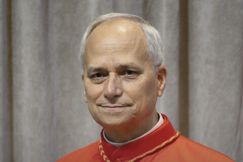 Biały dym nad Watykanem: Kardynał Robert Prevost nowym papieżem