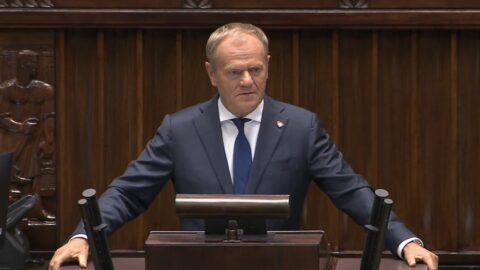 Tusk z wotum zaufania. Zachód ostrzega przed paraliżem: czeka go klincz z prezydentem