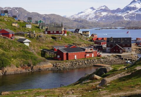 Sikorski sonduje Grenlandię. Konsulat zamiast żołnierzy