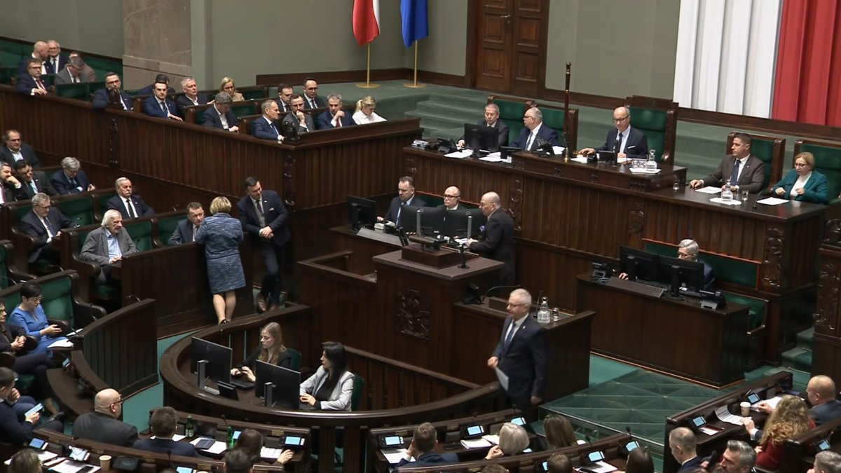 „Maski opadły”. Sejm przyjął ustawę o SAFE. Papa uderza w opozycję: „wrogowie polskiej niepodległości”